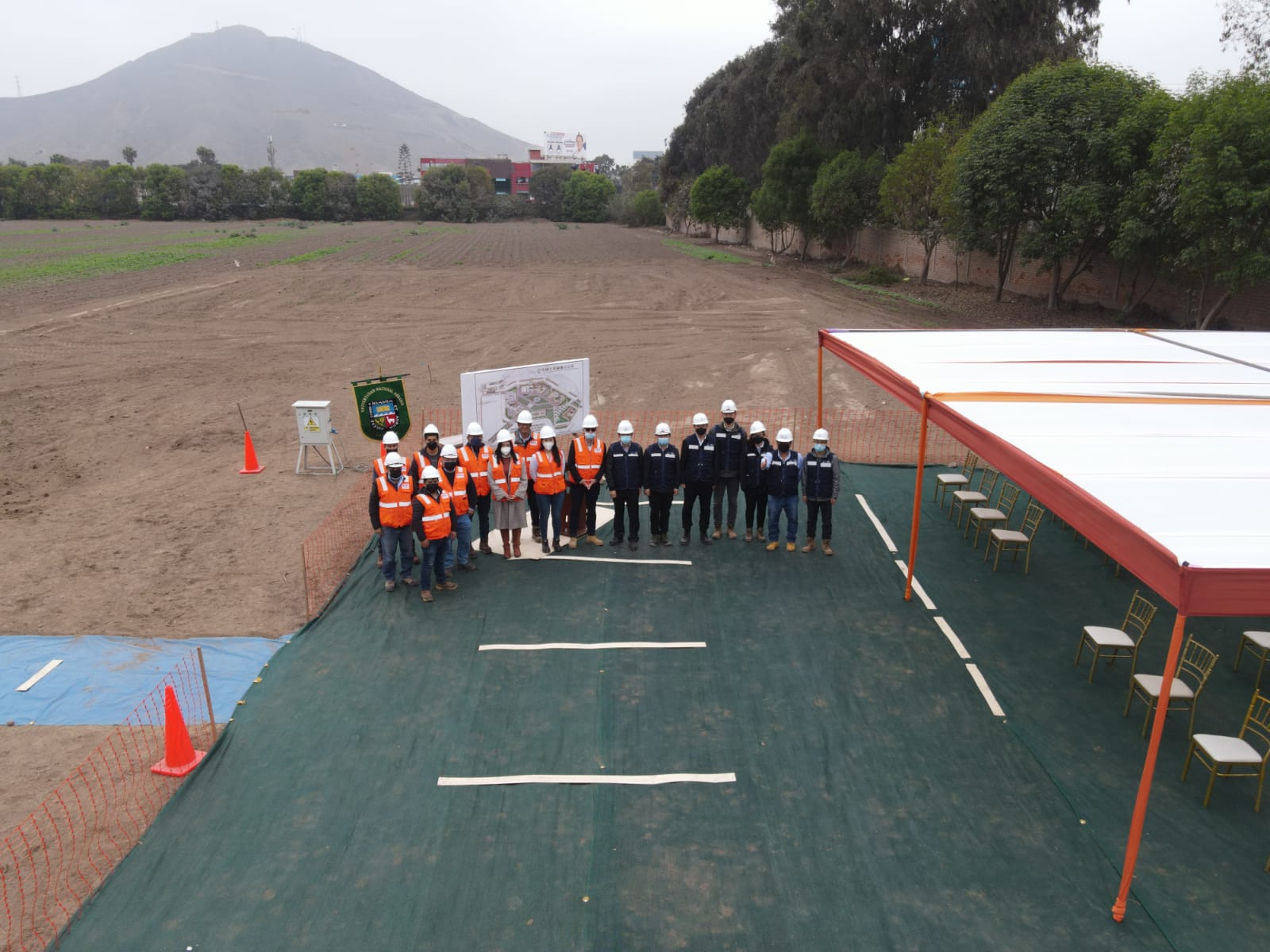 Grupo SEG participa en la colocación de la primera piedra de un proyecto de la Universidad Nacional Agraria La Molina en Lima